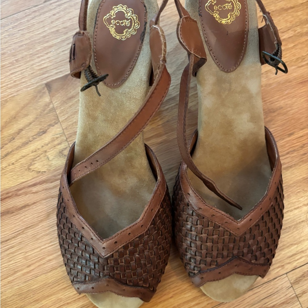 Ecote Women's Brown Woven Sandals